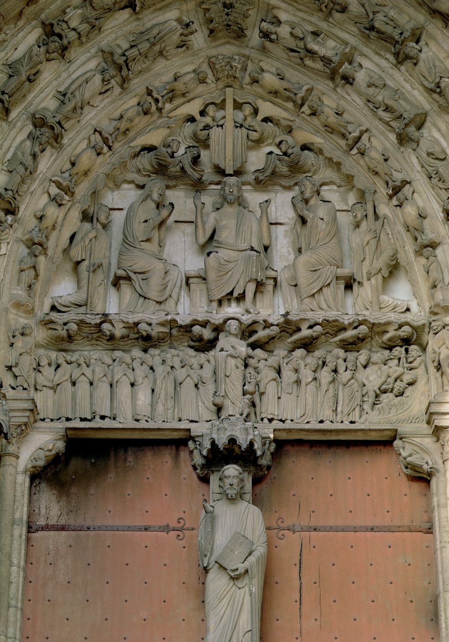 Tímpano del Portal Sur que representa a Cristo Entronizado con una figura de Beau Christ en el parteluz inferior, siglo XII de French School