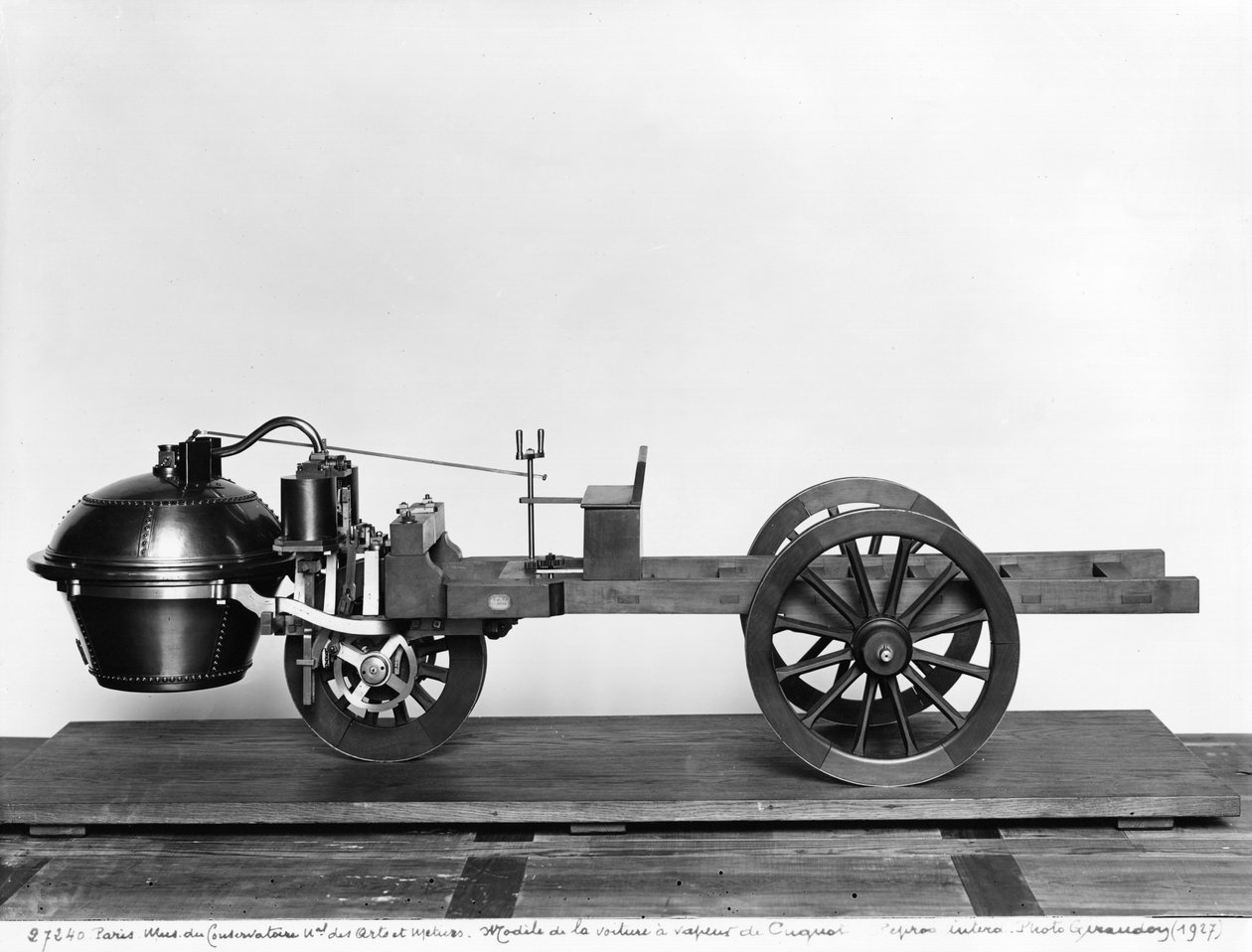 Coche a vapor inventado por Nicolas Joseph Cugnot de French School