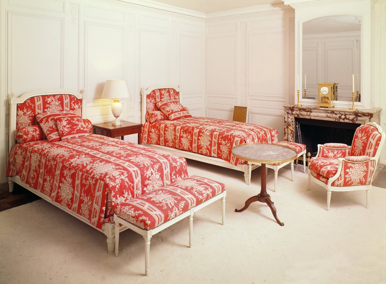 El Dormitorio del General Charles De Gaulle (1890-1970) y su Esposa en el Gran Trianón de French School