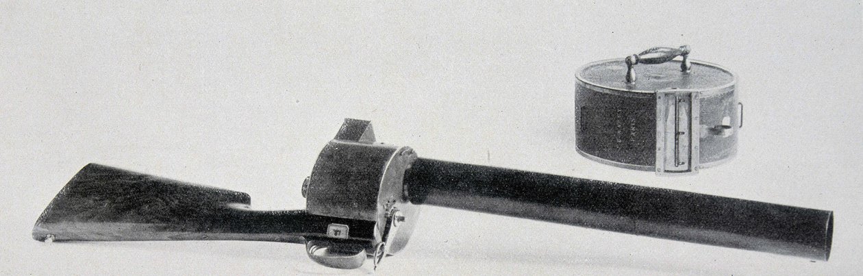 El rifle fotográfico por Etienne Jules (Etienne-Jules) Marey (1890) de French School
