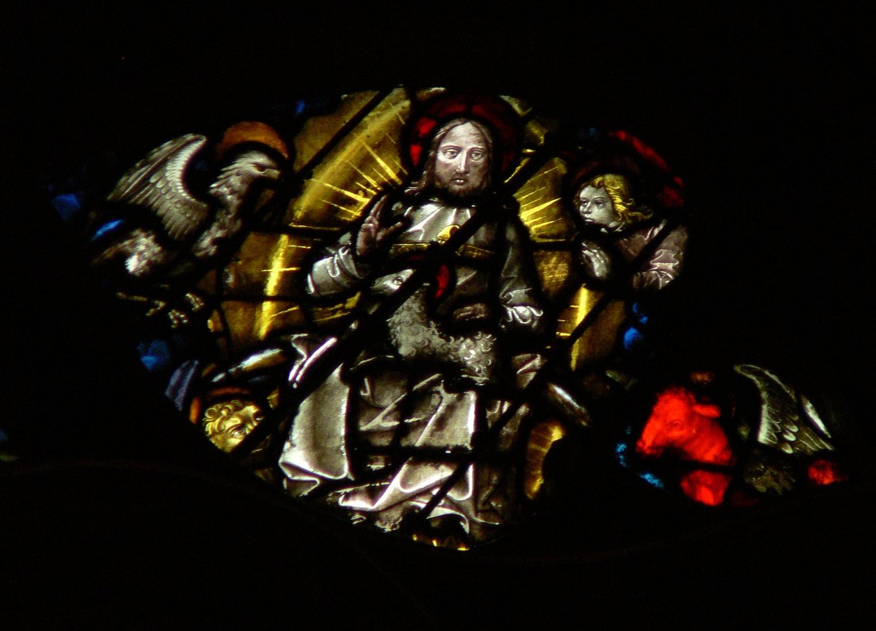 La ventana rosa oeste representando una escena del Libro de Apocalipsis: Cordero ante el trono, entre las cuatro criaturas sagradas (7:9-12) de French School