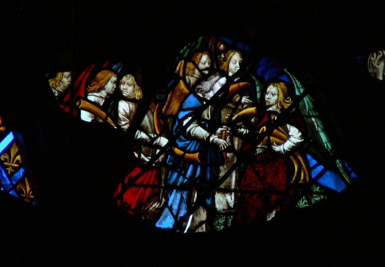 La ventana rosa oeste que representa una escena del Libro de Apocalipsis: siete ángeles ante Dios recibiendo siete trompetas (8:2) de French School