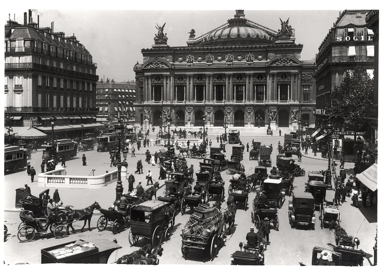 Tráfico frente a la Ópera de París, 1890-99 de French School