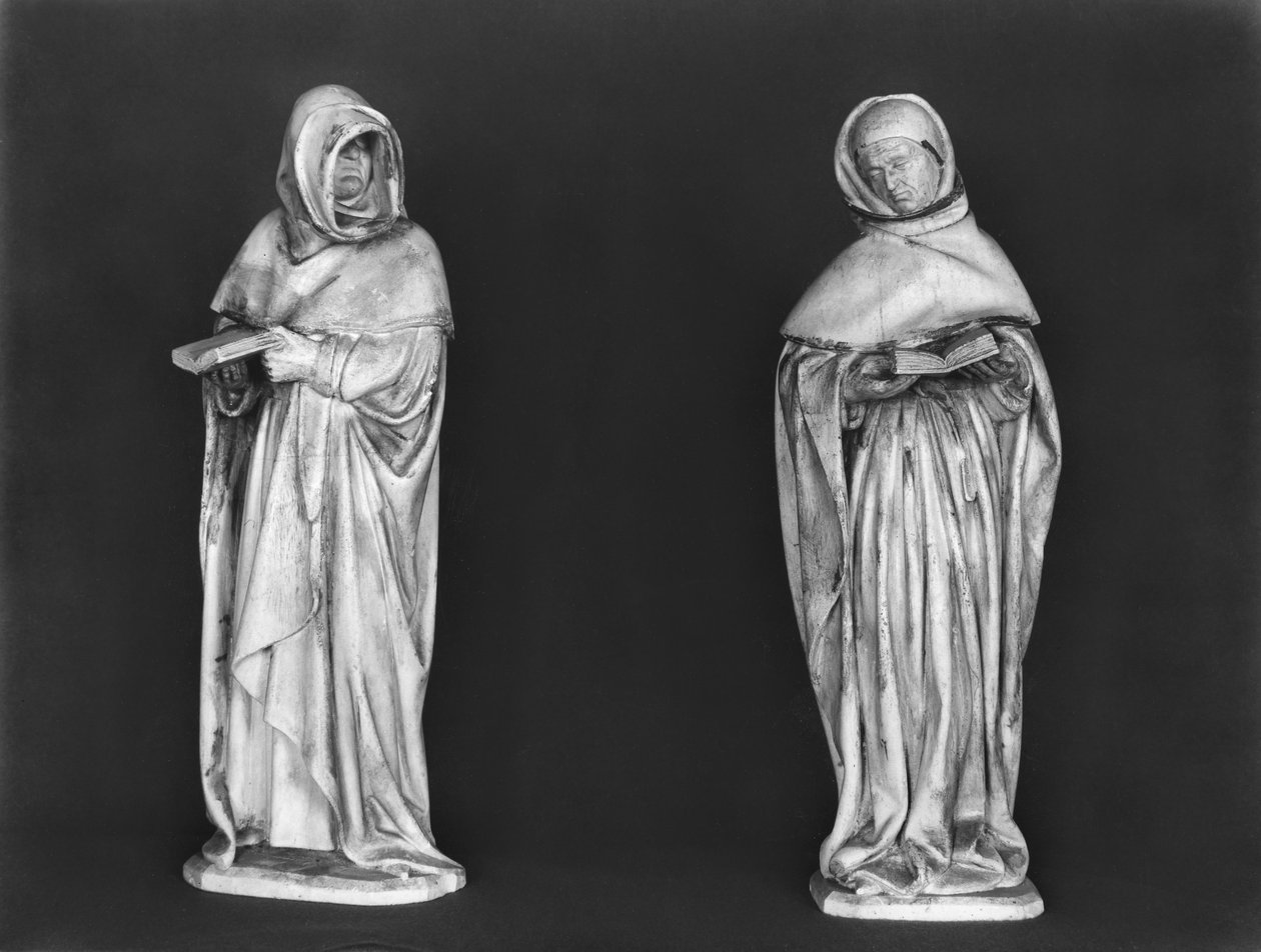 Dos dolientes, de la tumba del Duque Jean de Berry (1340-1416) c.1450-53 (alabastro) de French School