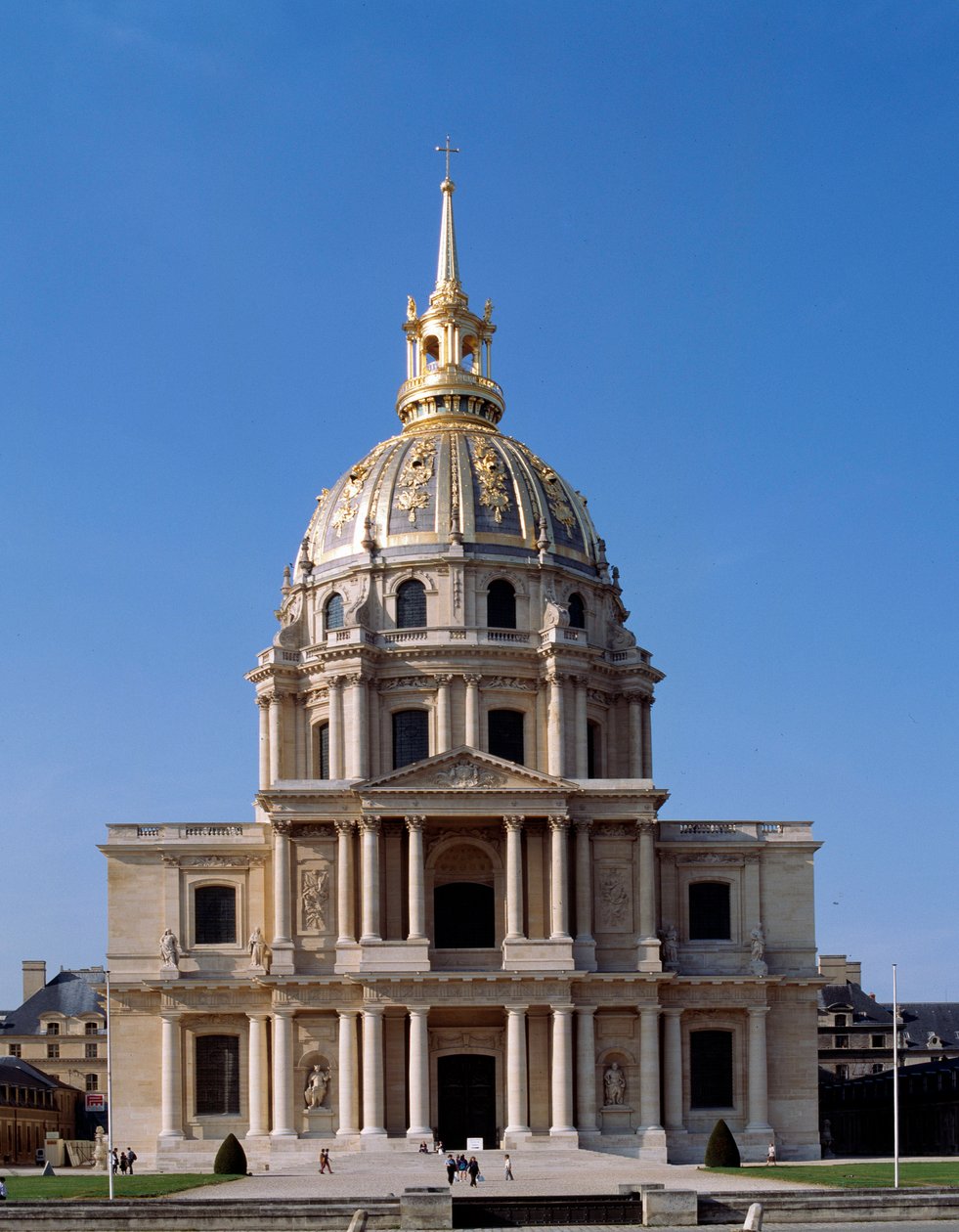 Vista del Hotel des Invalides, un monumento parisino, cuya construcción fue ordenada por Luis XIV en 1670 de French School