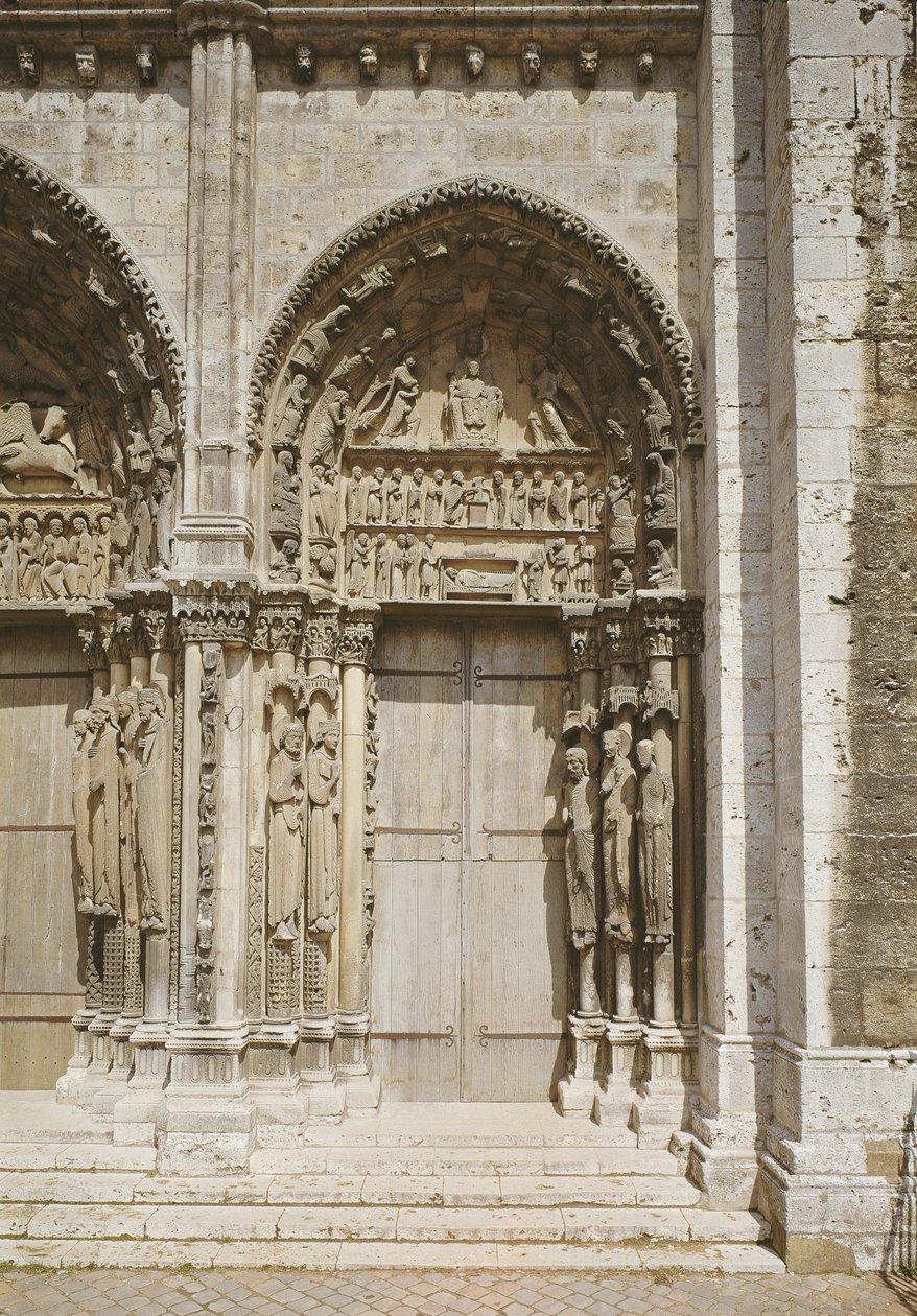Vista de la puerta sur del portal real, c.1145-50 de French School