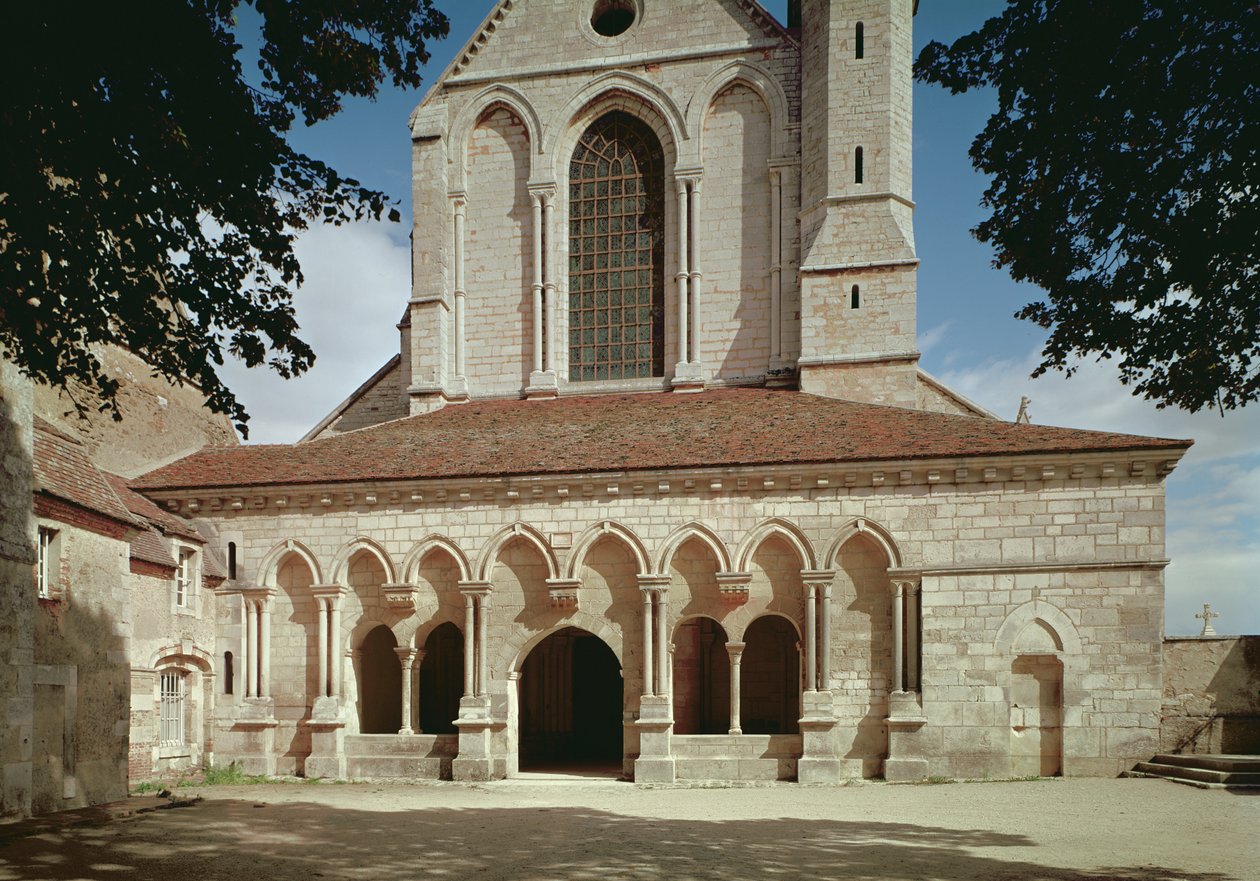 Vista del pórtico de entrada de la Abadía Cisterciense, construida 1140-60 de French School