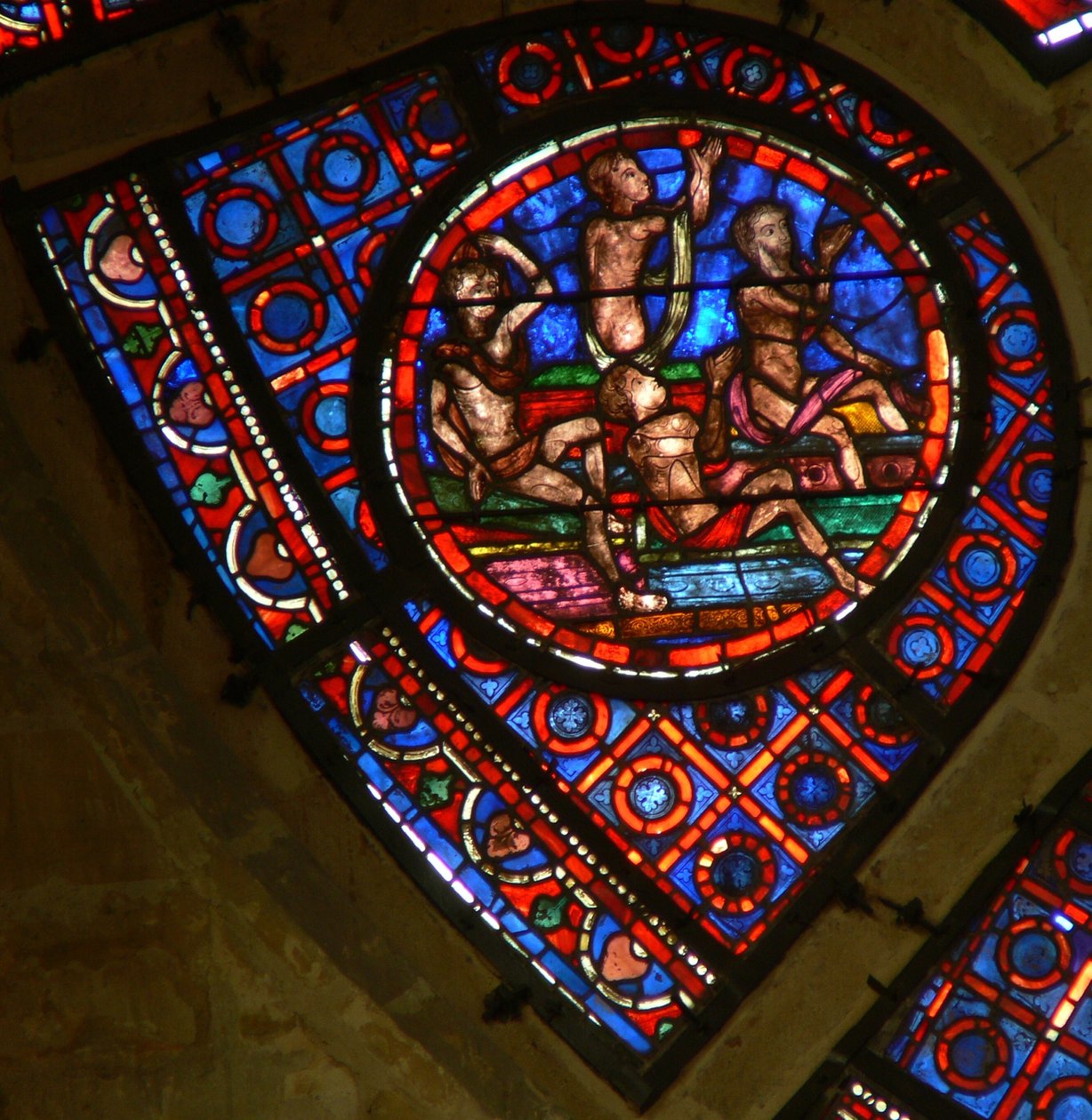 Ventana Ww que representa una escena del Juicio Final: almas resucitando al sonido de la trompeta de French School