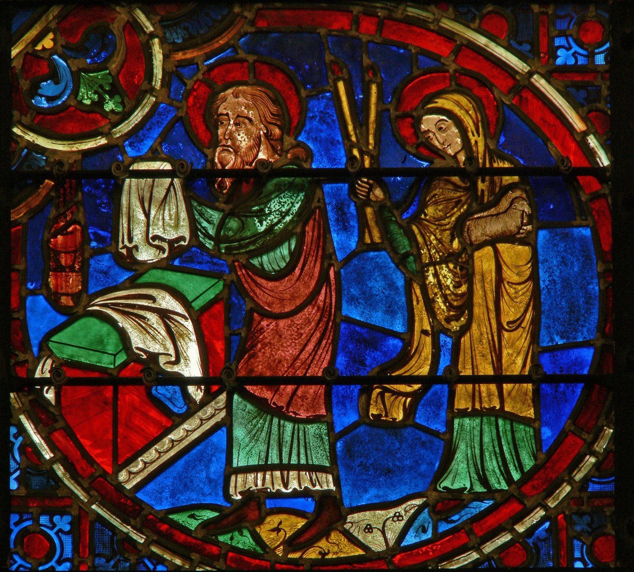 Ventana que representa a Eliseo y la Viuda de French School