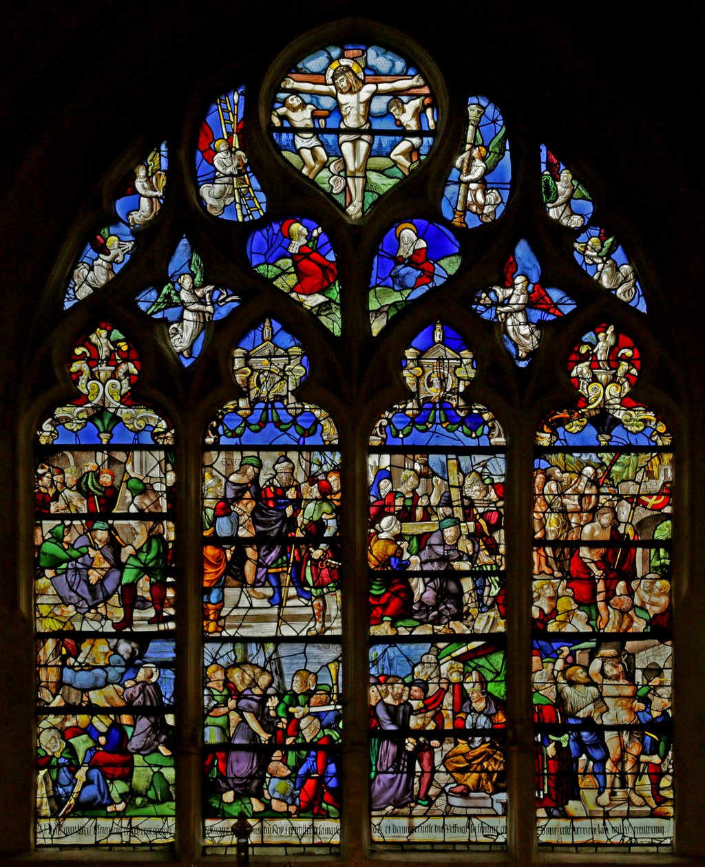 Ventana que representa escenas de la Pasión de French School