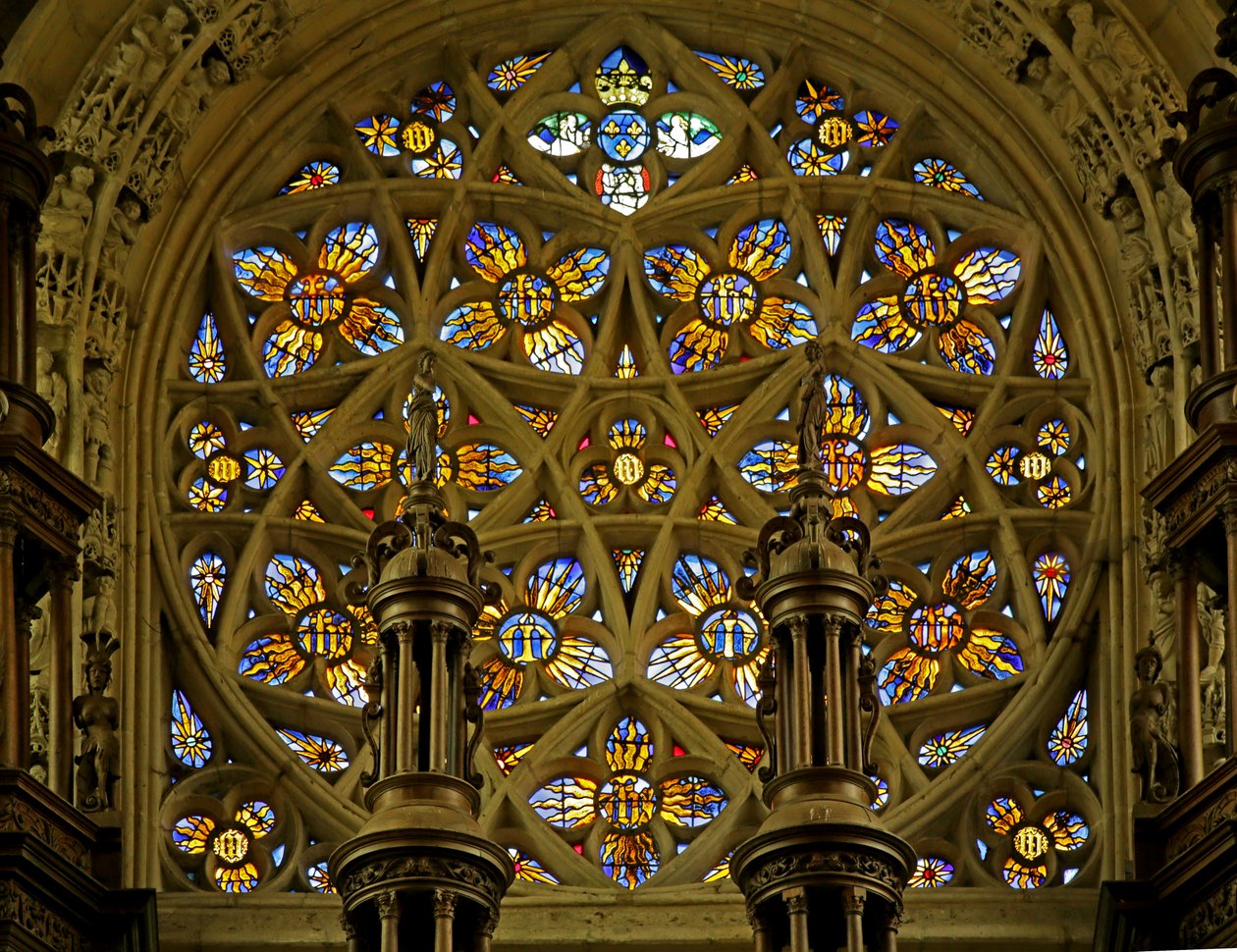 Ventana que representa la ventana rosa, soles flamígeros (vidriera) de French School