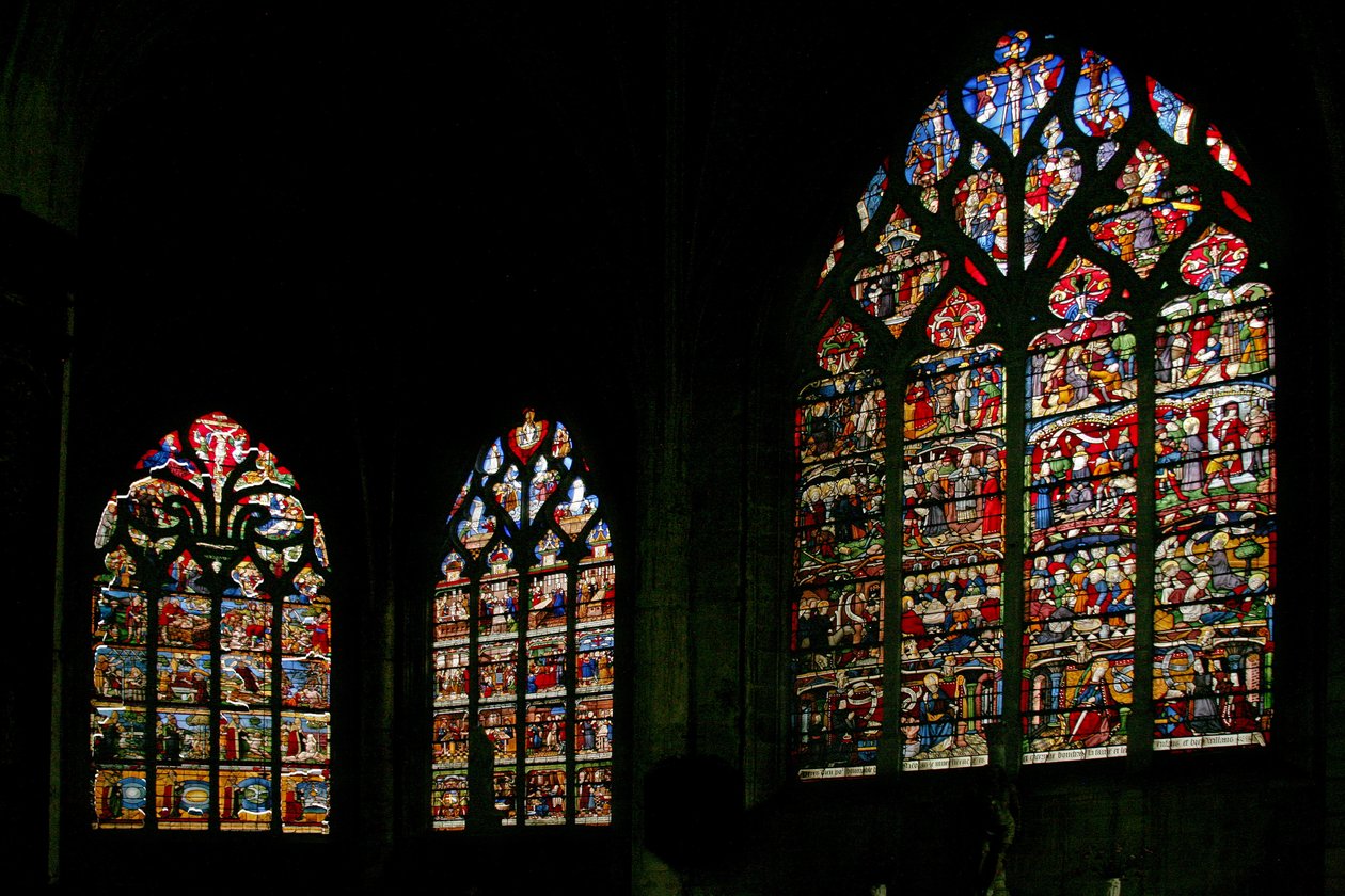 Ventana que representa el extremo este de la iglesia con la ventana principal en el centro de French School