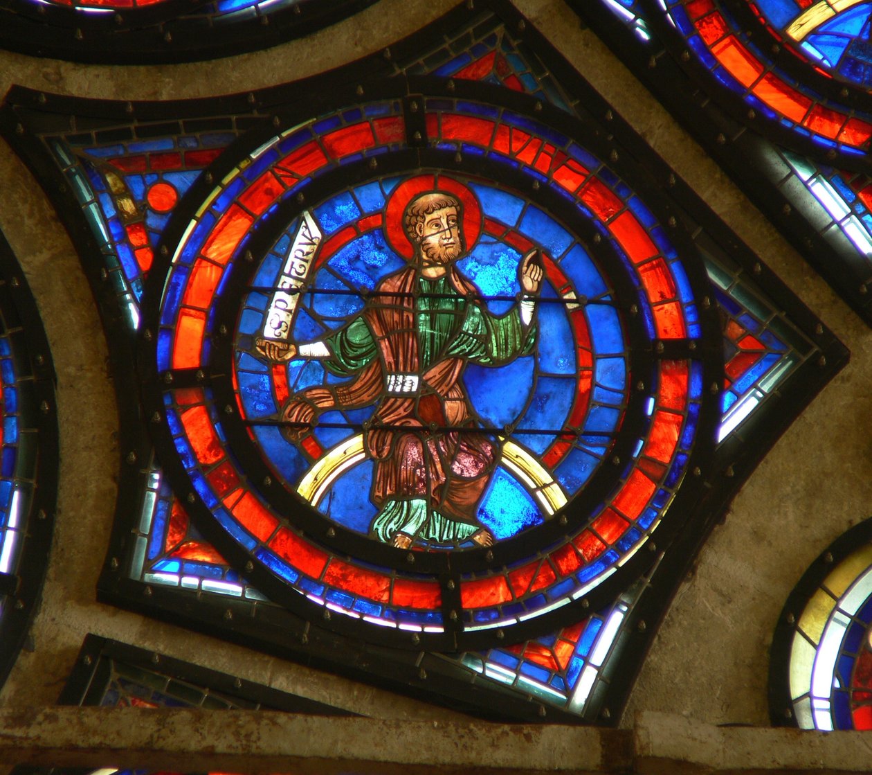 Ventana que representa a San Pedro de French School