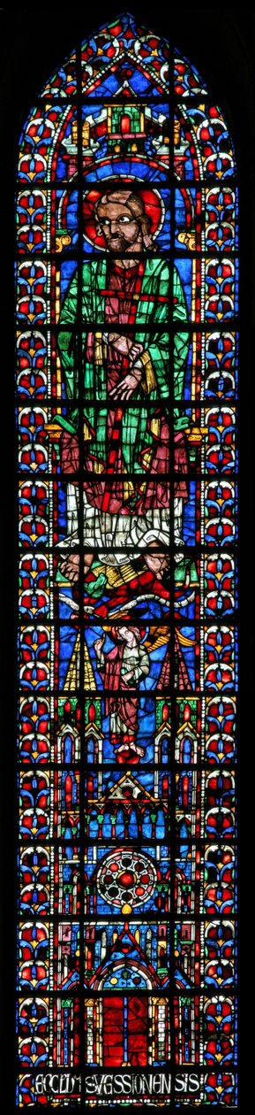 Ventana w102 que representa a San Andrés y la iglesia de Soissons de French School