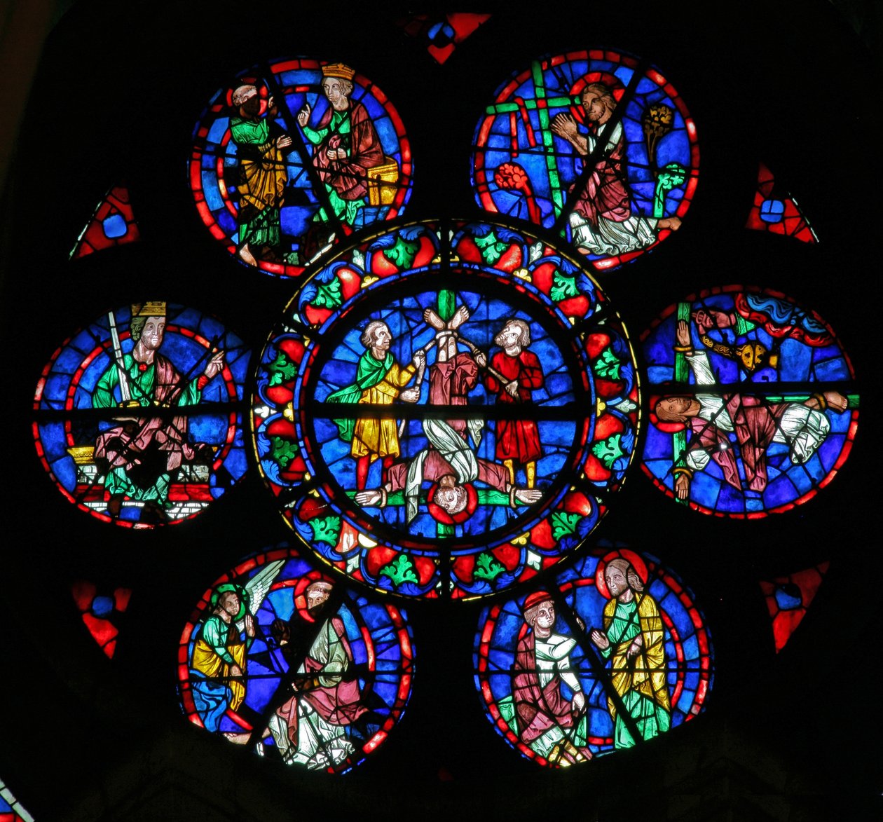Ventana w102 que representa el arresto y muerte de San Pedro, y el santo con Simón el Mago de French School