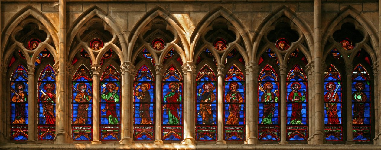 Ventana que representa a los Doce Apóstoles de French School
