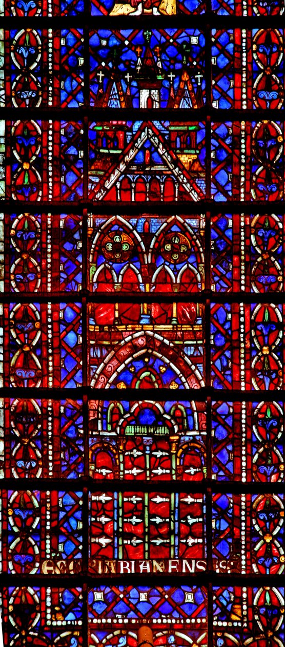 Ventana w105 que representa la iglesia catedral de Amiens de French School