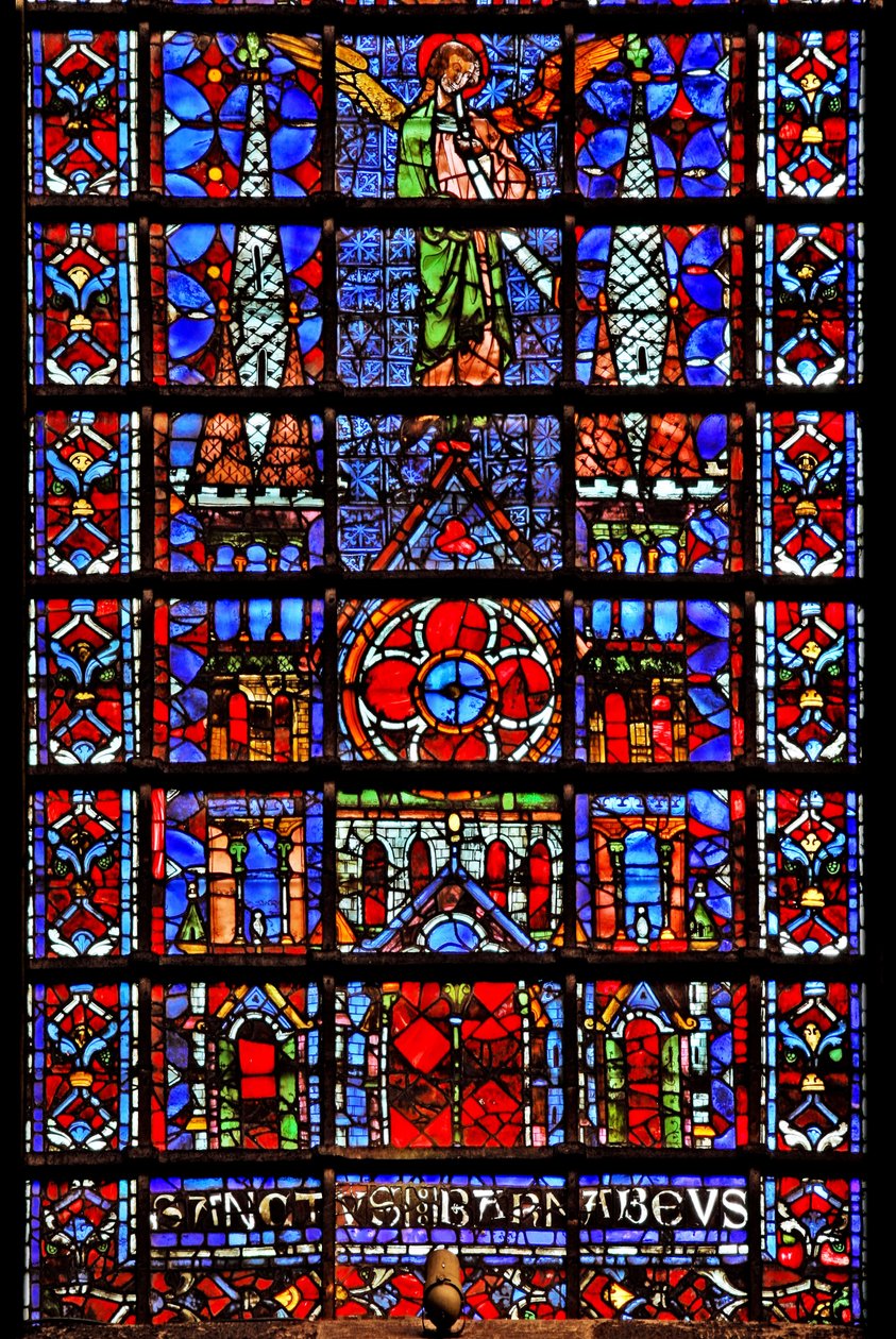 Ventana w107 que representa la iglesia catedral de Therouanne de French School