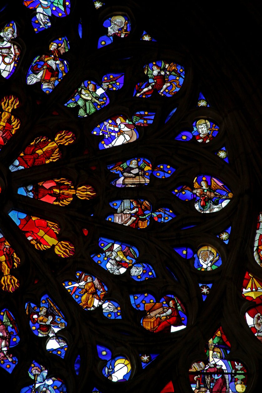 Ventana w135 que representa ángeles músicos de French School