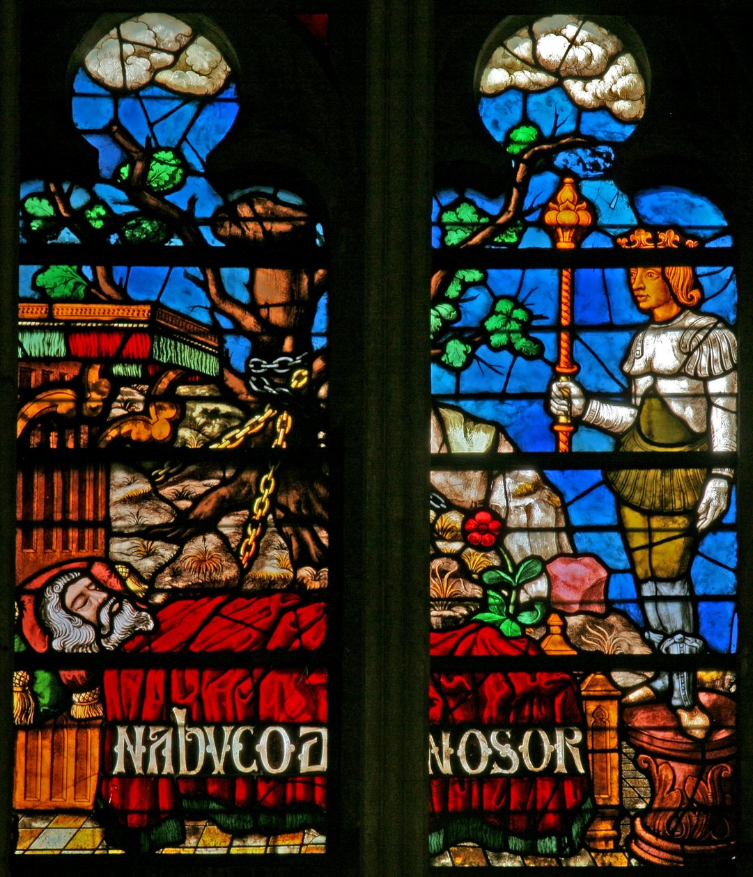 Ventana w136 que representa escenas de la historia de Daniel de French School