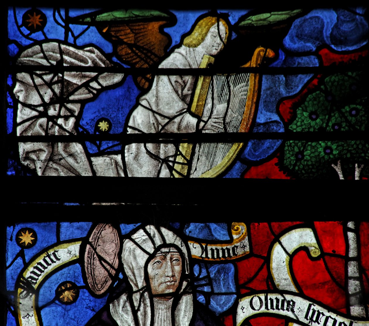 Ventana w13 un ángel músico de French School