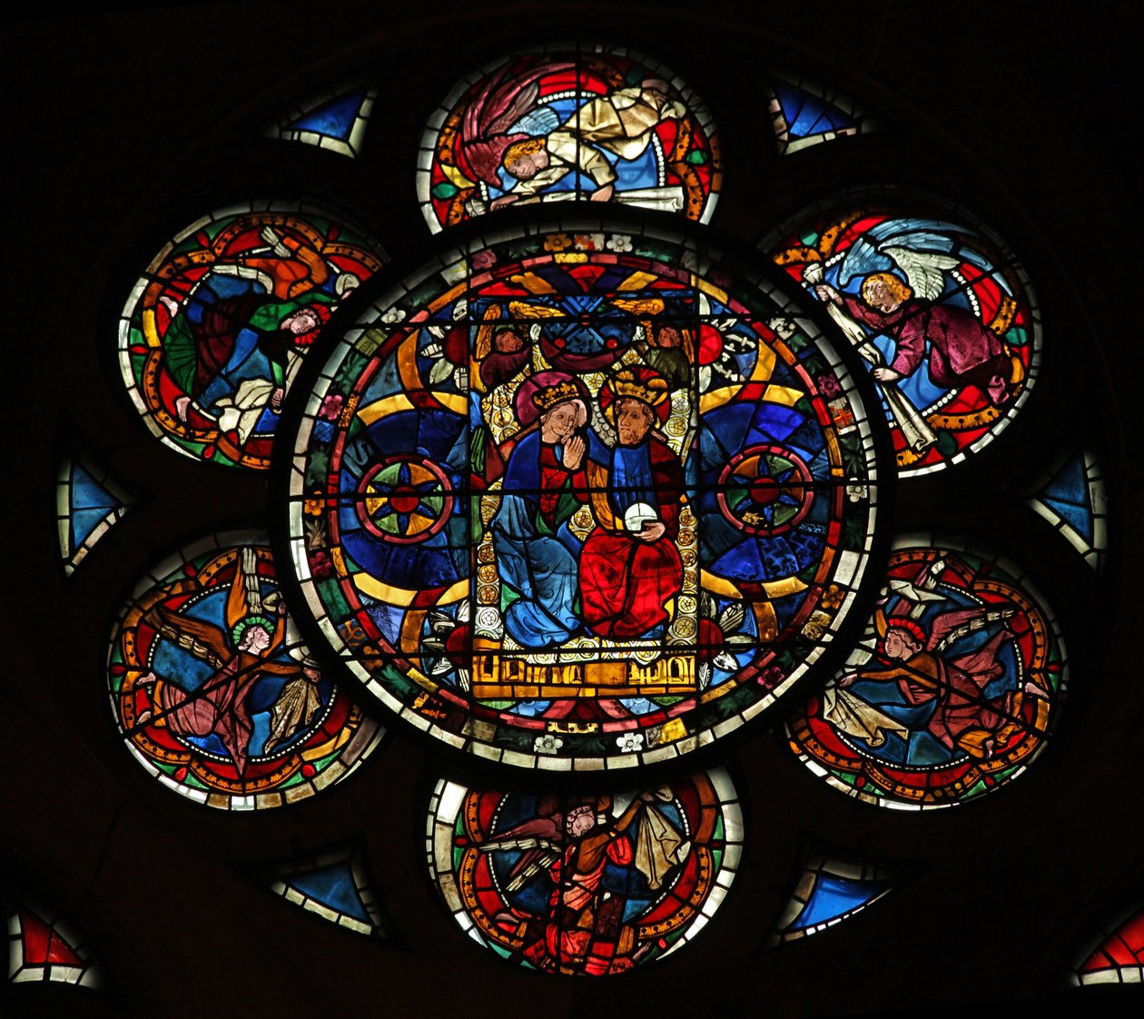 Ventana w14 que representa la Coronación de la Virgen de French School