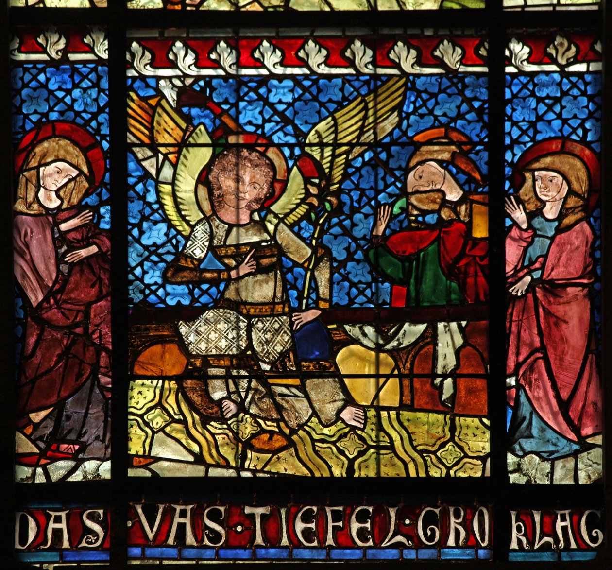 Ventana w14 que representa a las Santas Mujeres en la tumba de French School