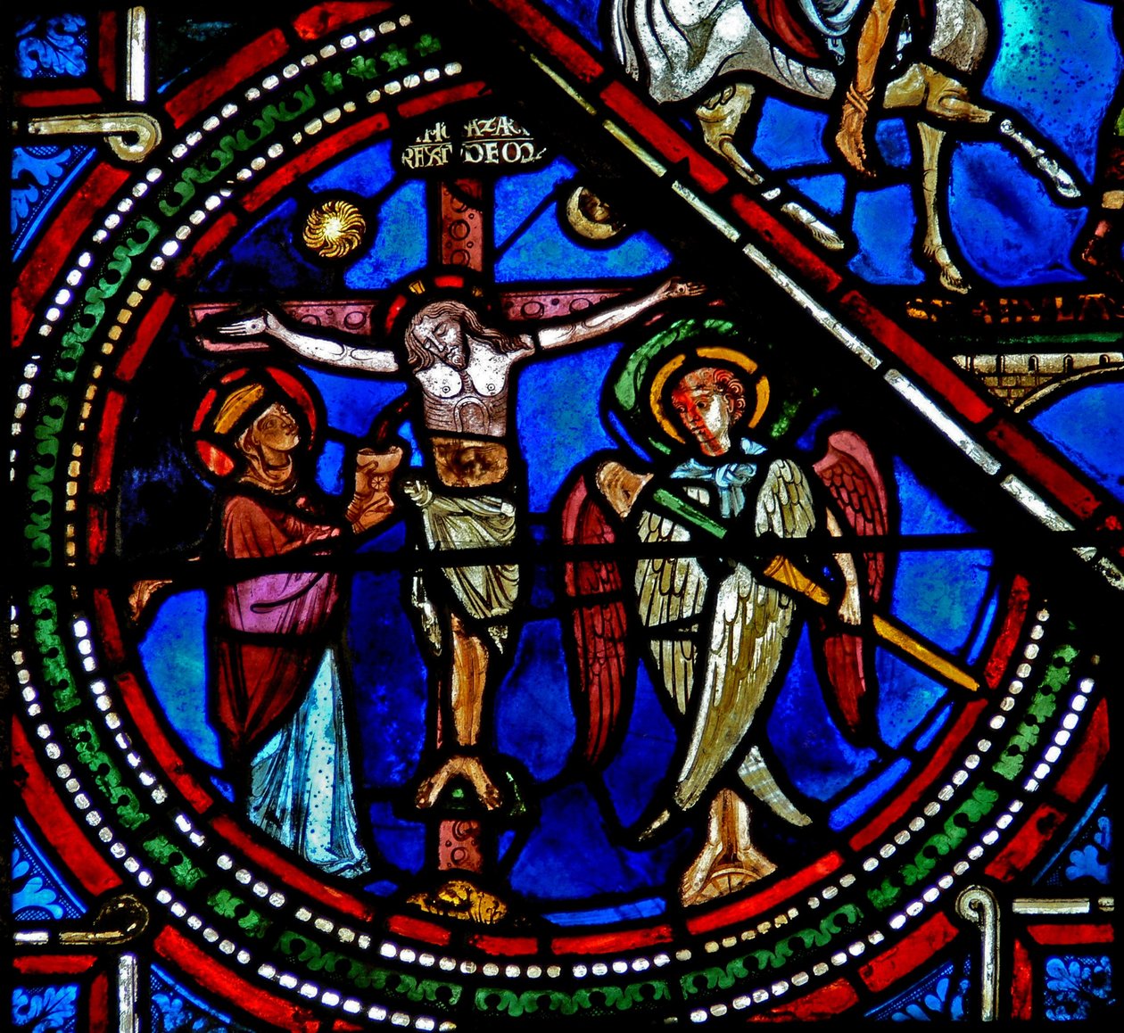 Ventana w15 que representa la Crucifixión de French School