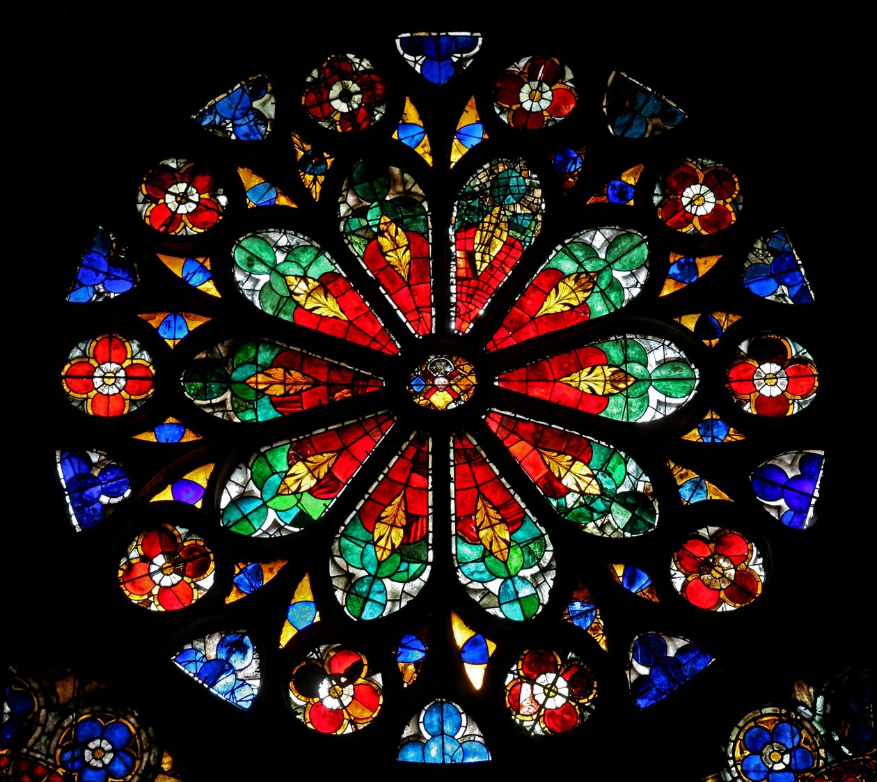 Ventana w17 que representa una rosa con diseño naturalista de French School