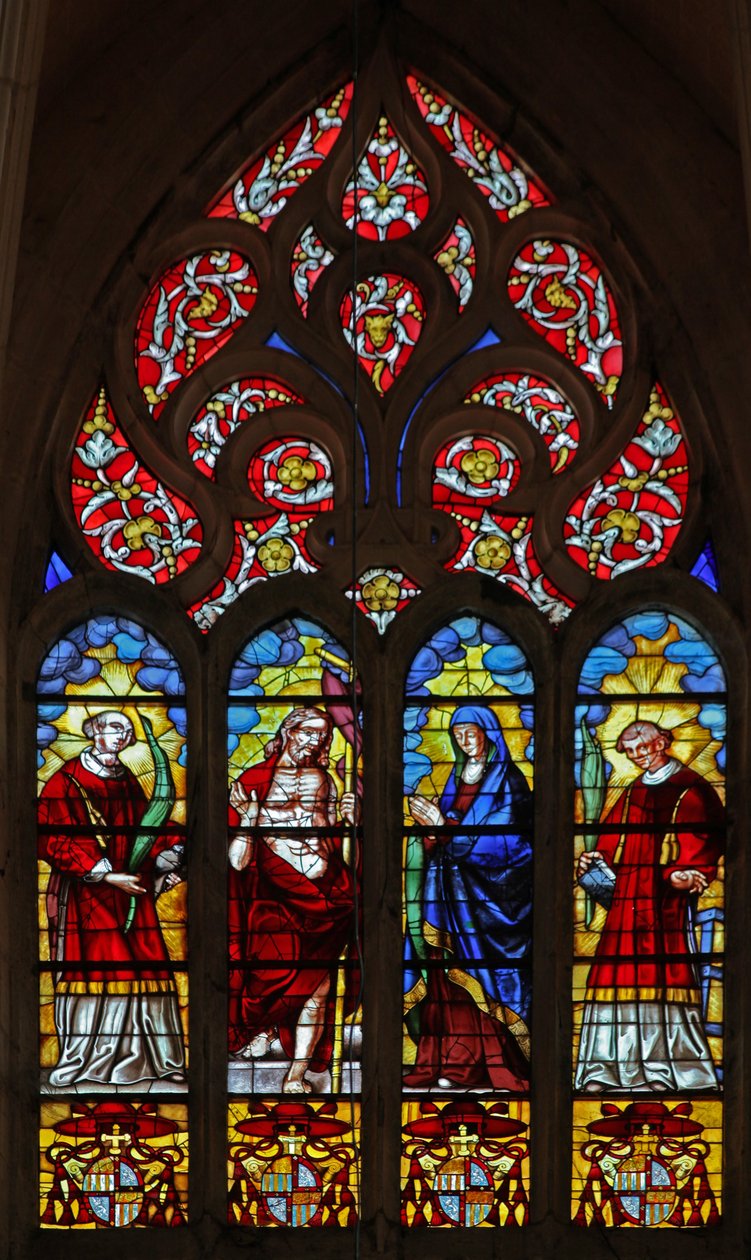 Ventana w200 que representa a San Esteban, Cristo de la Resurrección, la Virgen María y un santo diácono de French School