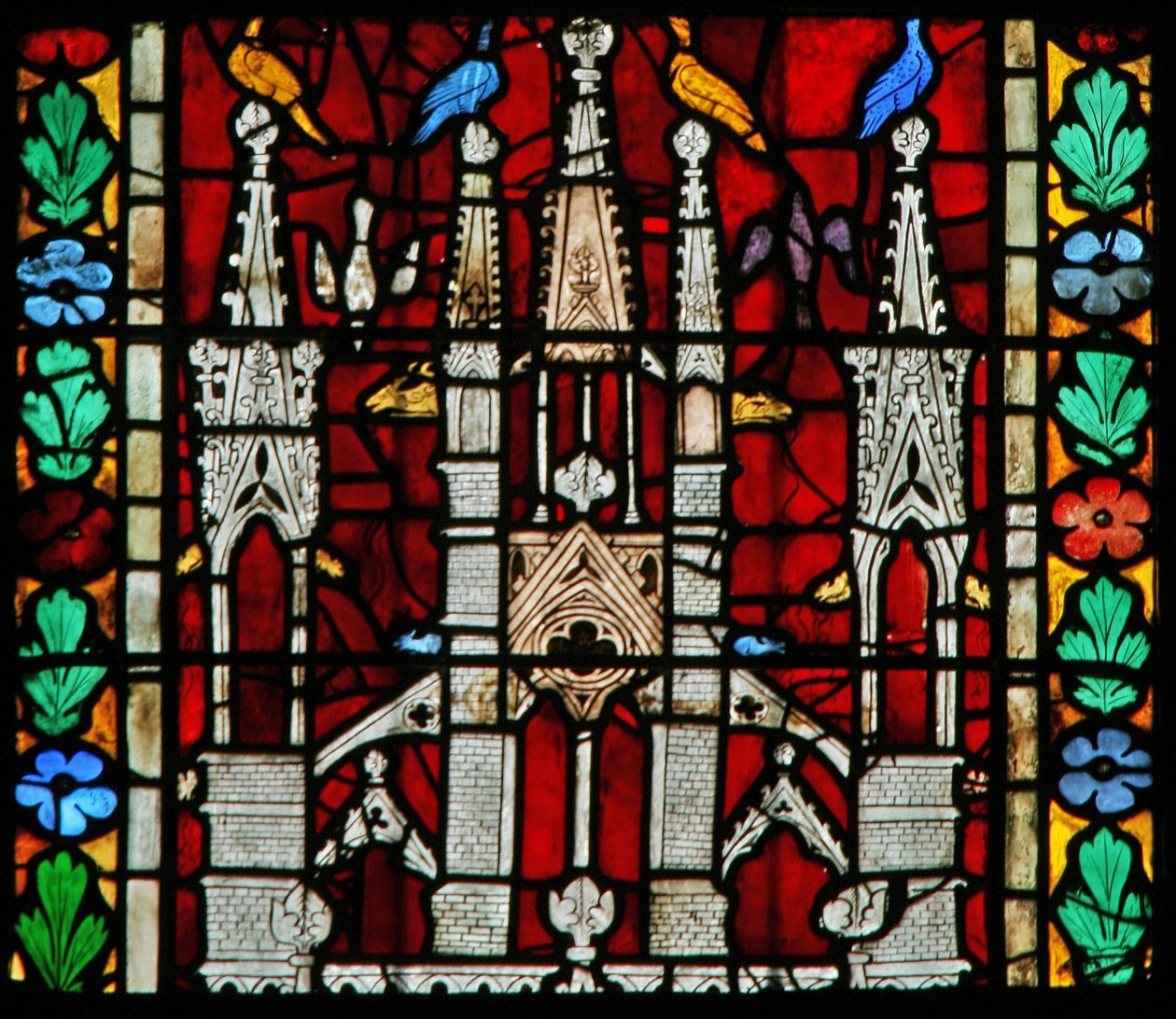 Ventana w205 que representa un dosel con pájaros en la cima de French School