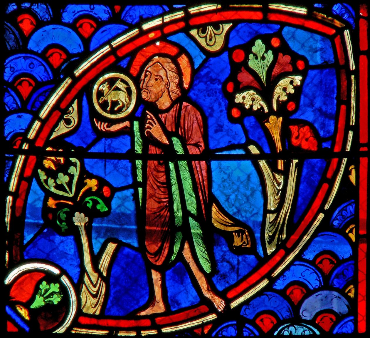 Ventana w20 que representa a San Juan Bautista: Ecce Agnus Dei de French School