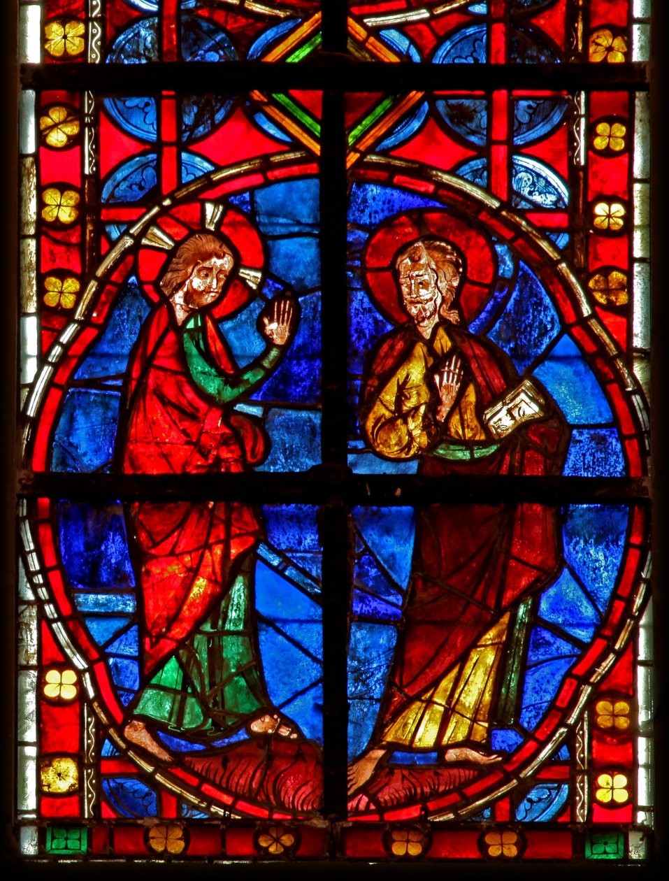 Ventana w210 que representa a Santiago con Cristo de French School