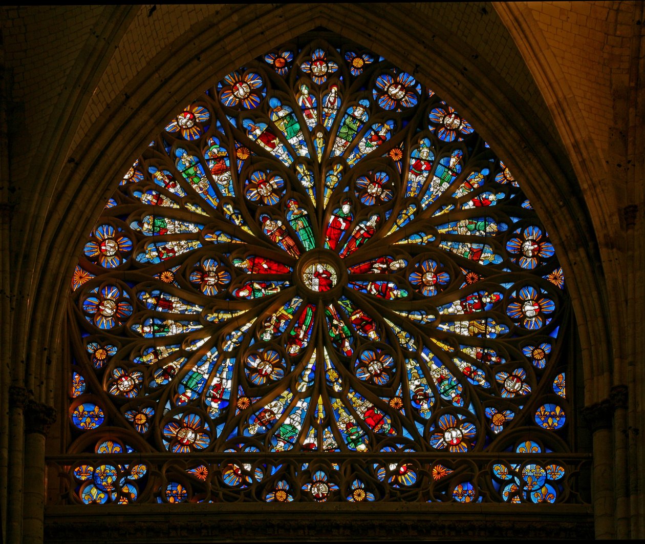 Ventana w216 que representa el Árbol de Jesé (rosetón - interno) de French School