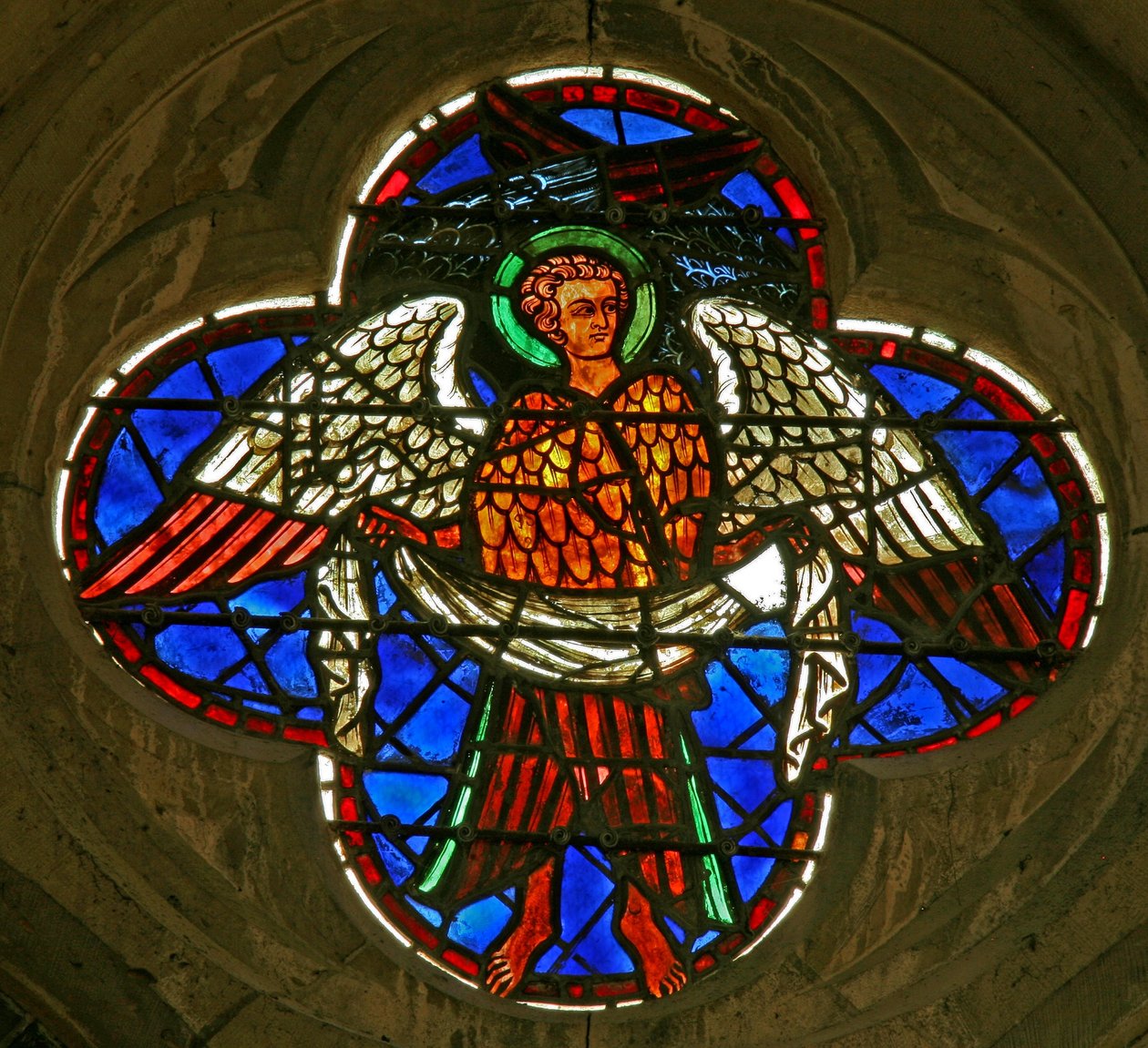 Ventana que representa un serafín de French School