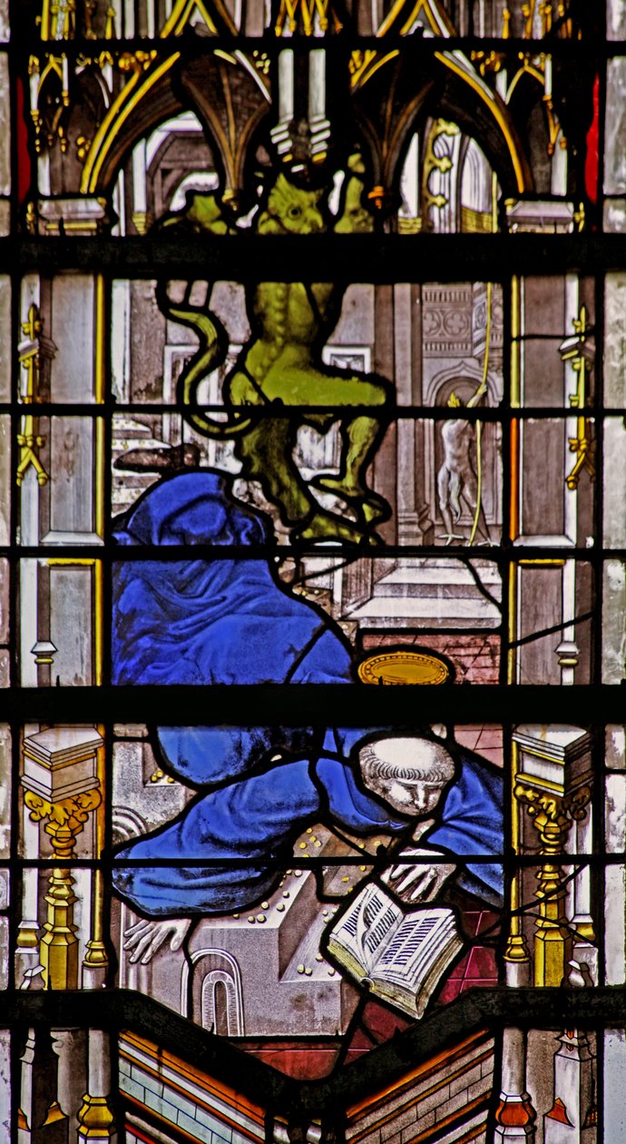 Ventana w27 que representa a San Martín cayendo por las escaleras: un diablo celebra de French School