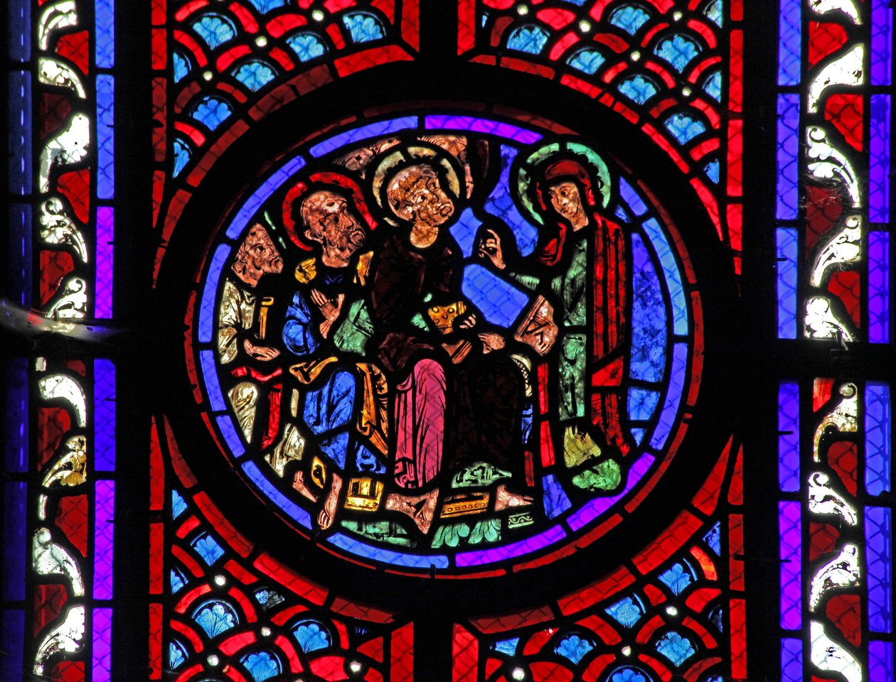 Ventana w2 que representa una escena de la vida de Santa María Magdalena - la santa cuenta a los discípulos sobre la Resurrección de French School