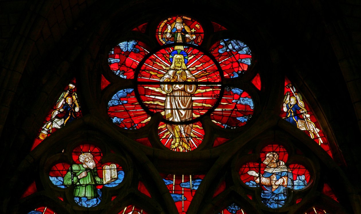 Ventana que representa la Transfiguración con Eliseo y Moisés de French School