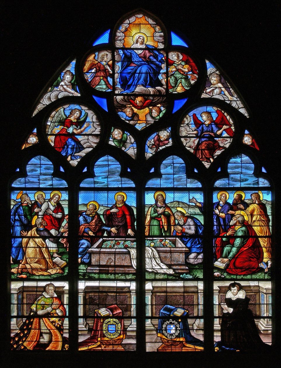Ventana w39 que representa la Muerte y Asunción de la Virgen María de French School