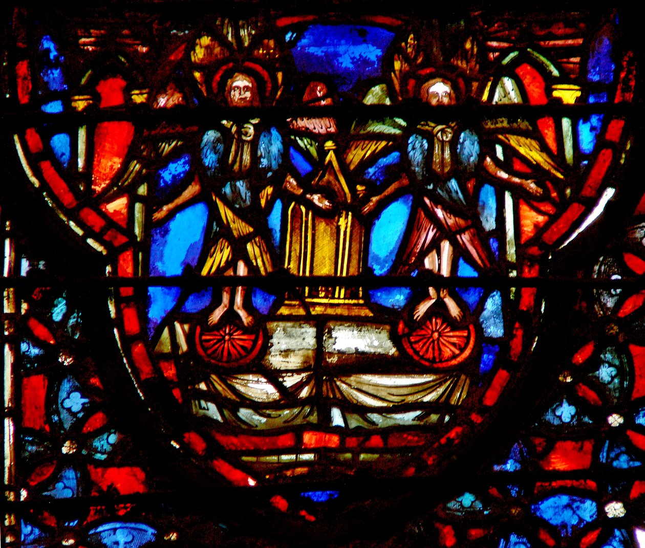 Ventana w4 el Arca de la Alianza y querubines de French School