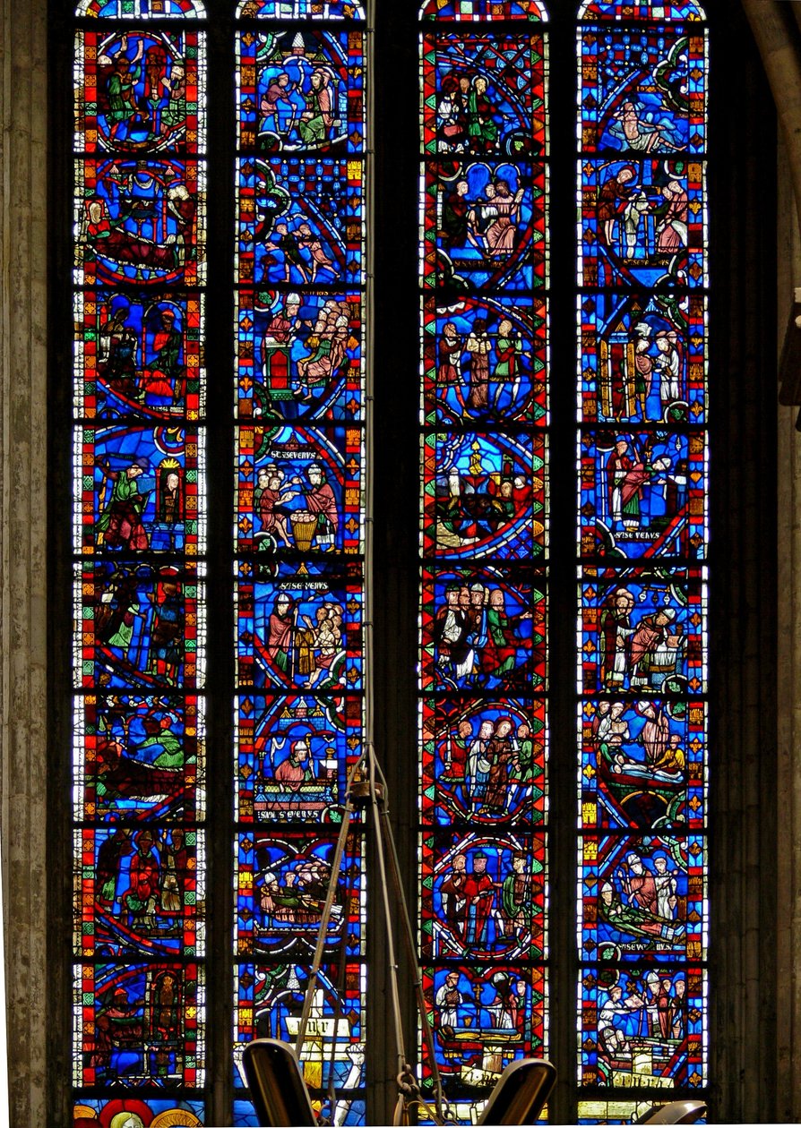 Ventana w51 que representa una de Les Belles Verrieres con escenas de las vidas de San Nicolás, Santa Catalina y San Sever de French School