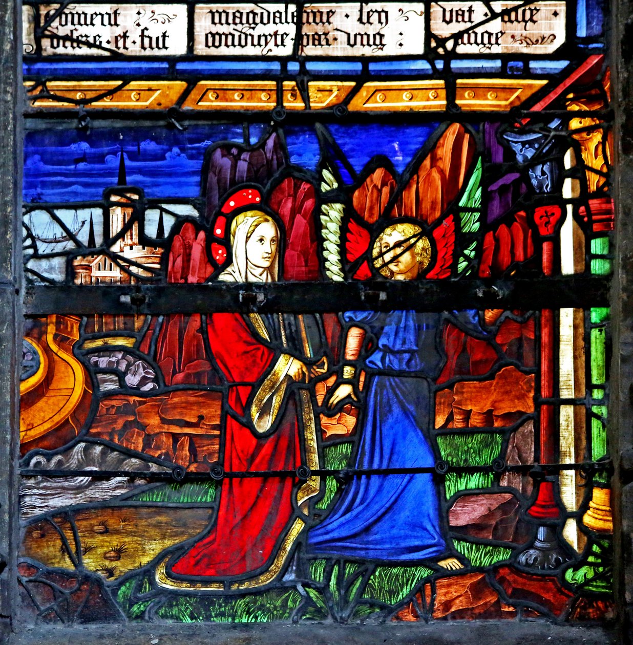Ventana w5 que representa a María Magdalena; se exilia y es guiada por un ángel de French School