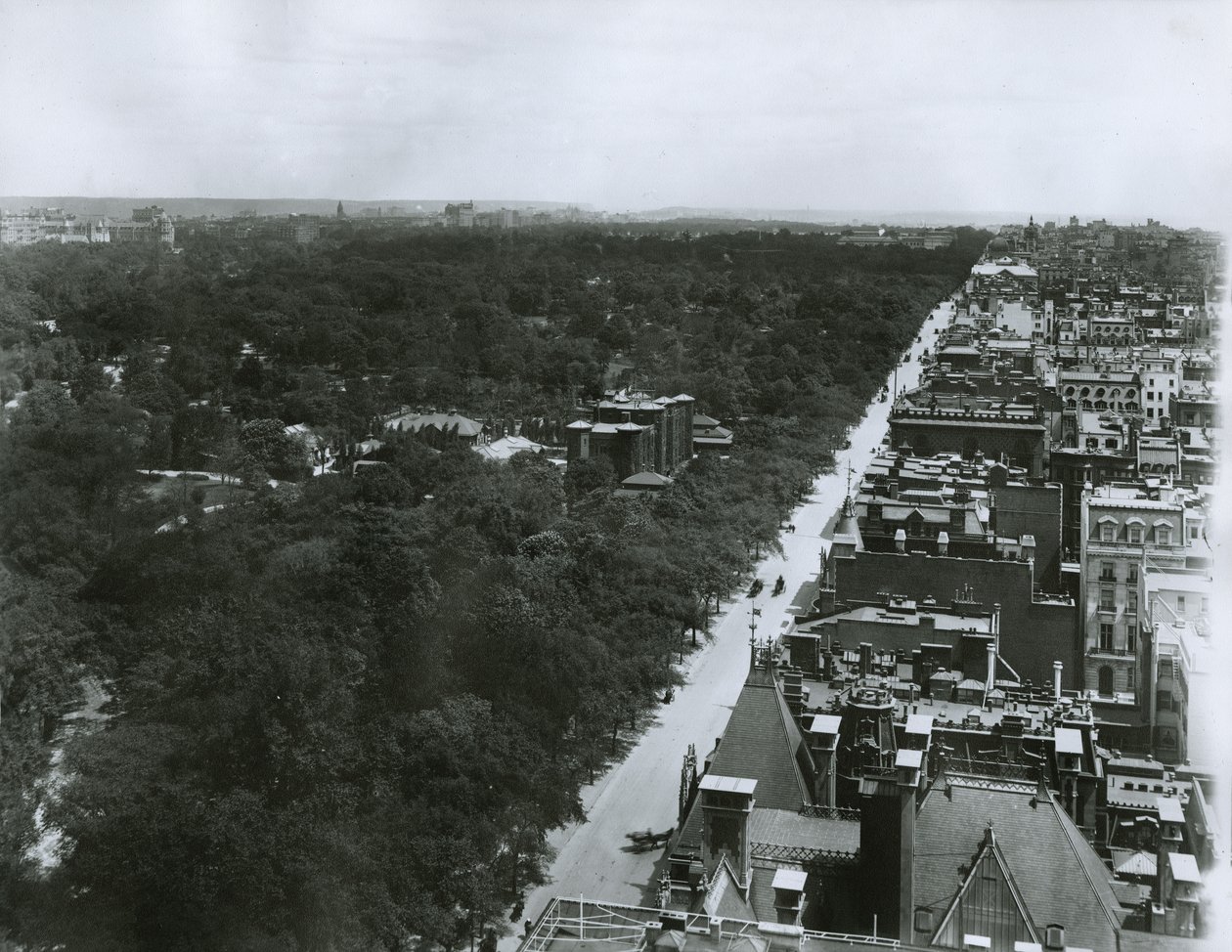 Quinta Avenida, mirando al norte desde el techo del Metropolitan Club en la Calle 61, Ciudad de Nueva York, c.1904 de G.P. Hall und Sohn