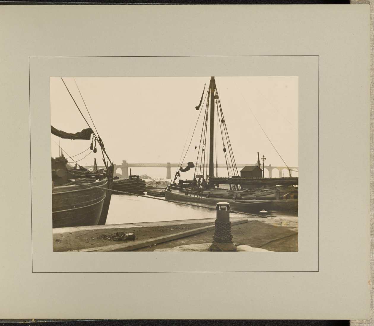 Runcorn - Muelles de Old Quay de G. Herbert and Horace C. Bayley