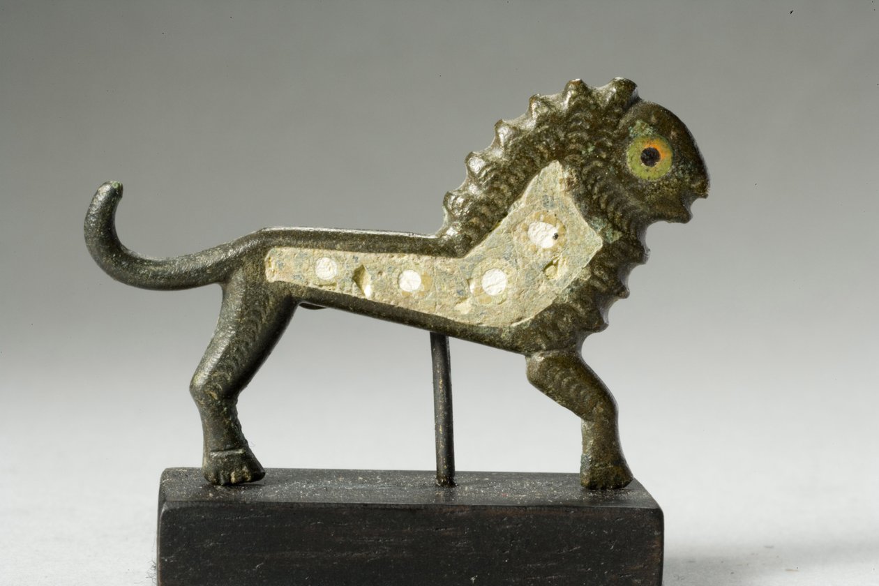 Fíbula de un león, siglo II-III d.C. (bronce con incrustaciones de esmalte) de Gallo Roman