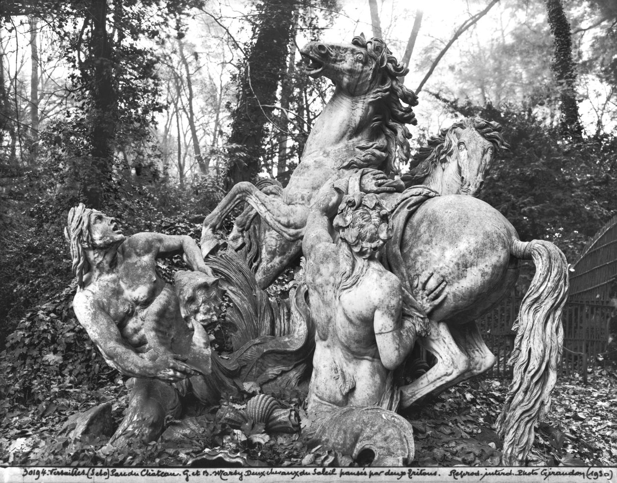 Tritones acicalando dos caballos del sol en el bosque de los Baños de Apolo, c.1667-72 de Gaspard and Balthazar Marsy