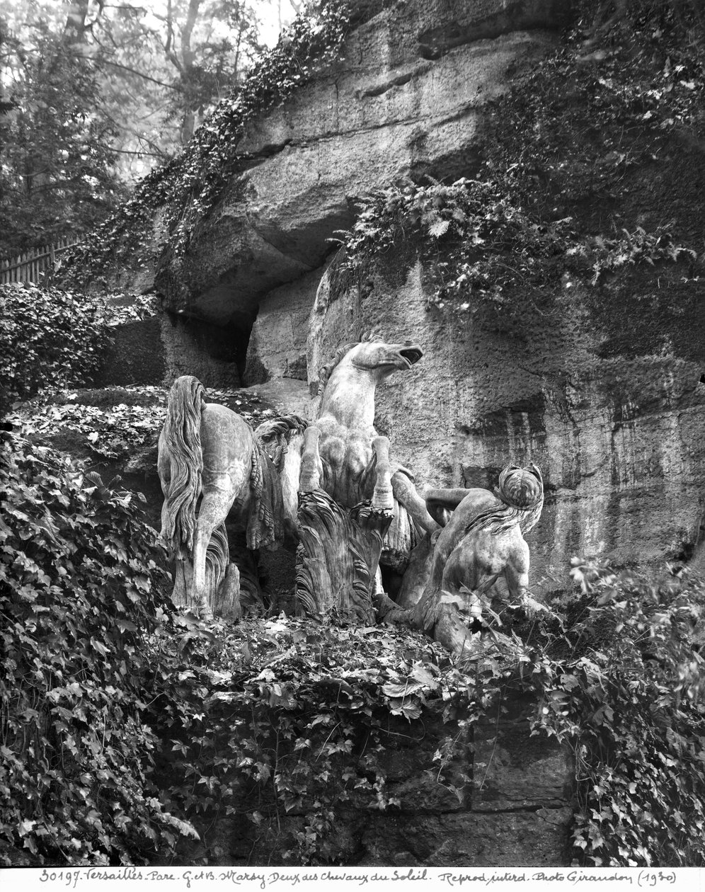 Tritones acicalando dos caballos del sol en el bosque de los Baños de Apolo, c.1667-72 de Gaspard and Balthazar Marsy