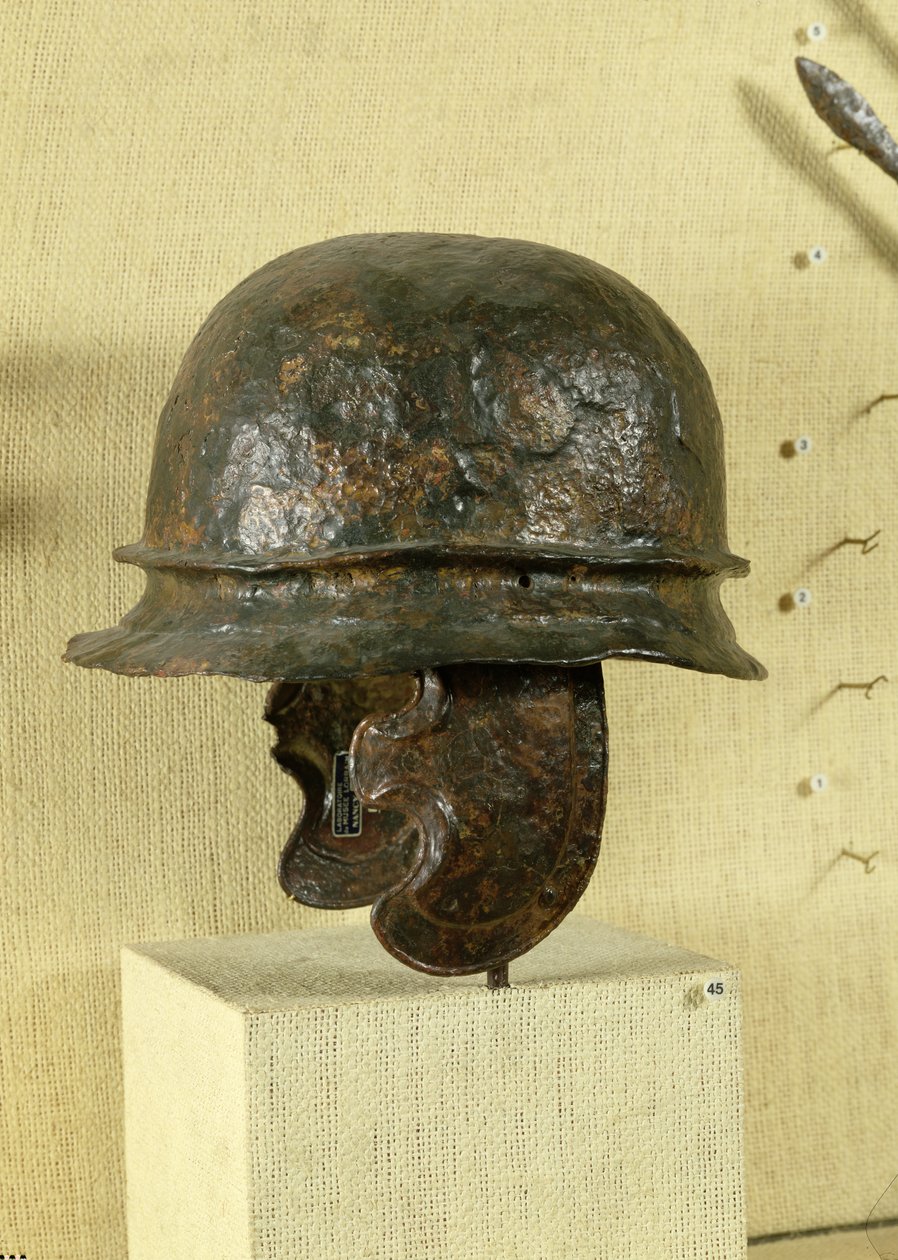 Casco con protectores de mejillas, de Alesia, Tene III de Gaulish