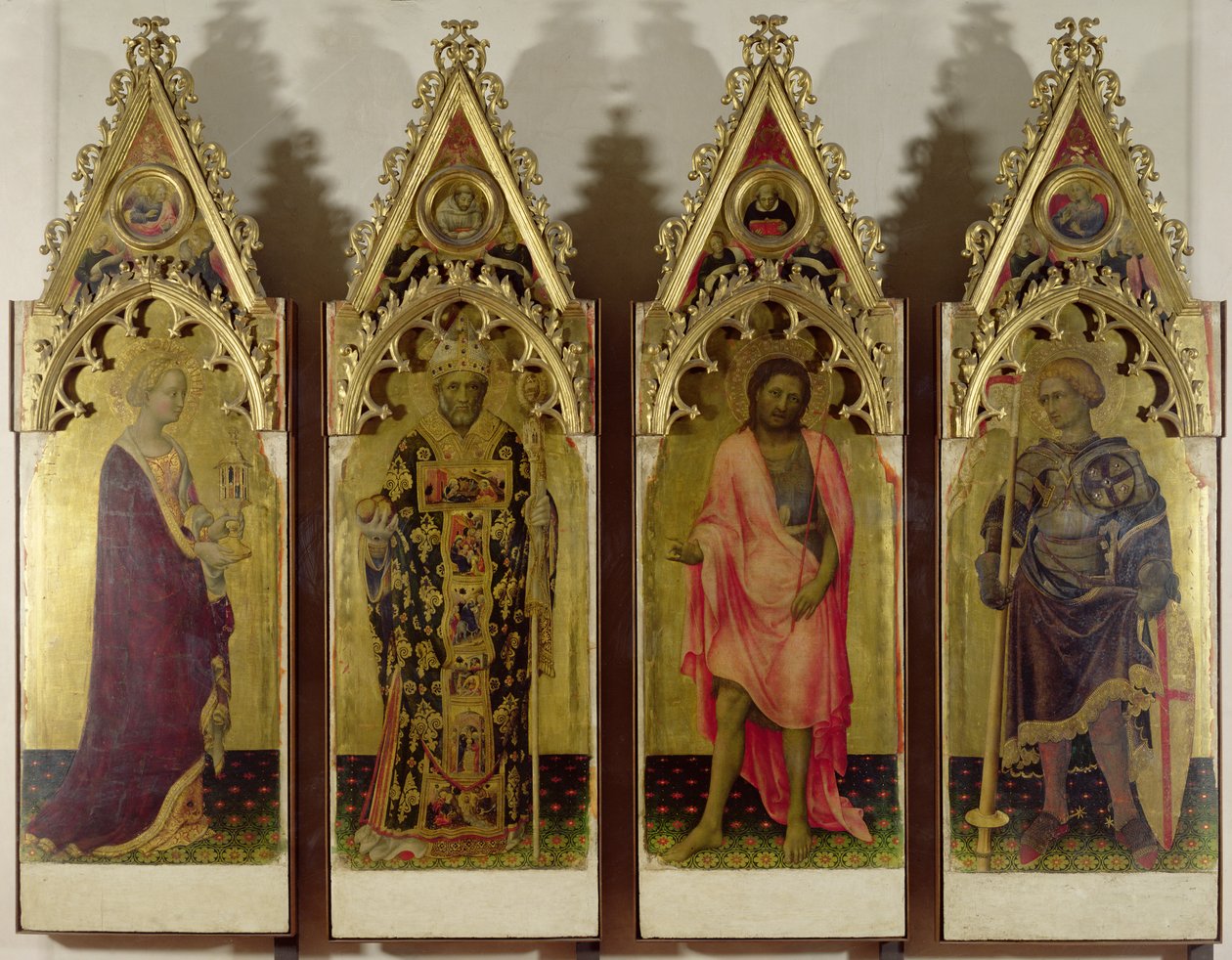 Cuatro santos del Políptico Quaratesi: María Magdalena, San Nicolás, San Juan Bautista y San Jorge, 1425 de Gentile da Fabriano