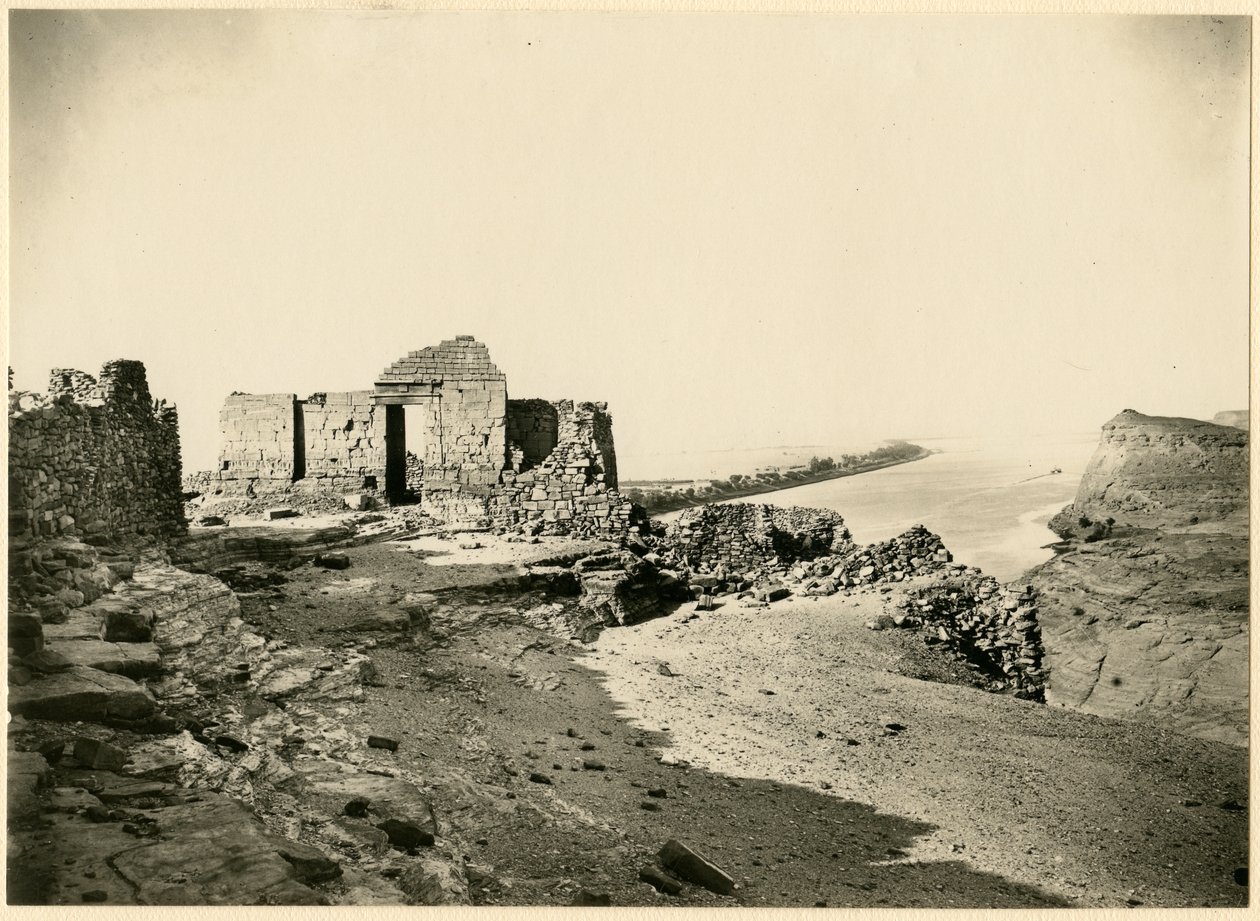 Ruinas del templo, con el Nilo al fondo, Qasr Ibrim, Egipto, fotografía de Georg Steindorff, hacia 1930 de Georg Steindorff
